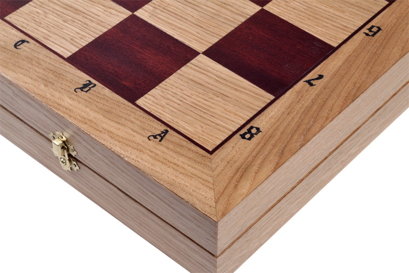 AJEDREZ DE MADERA DE ROBLE DE GRAN TAMAÑO (64,5 x 65 cm), con incrustaciones y tallado - AJEDREZ DE MADERA DE ROBLE DE GRAN TAMAÑO (64,5 x 65 cm), con incrustaciones y tallado