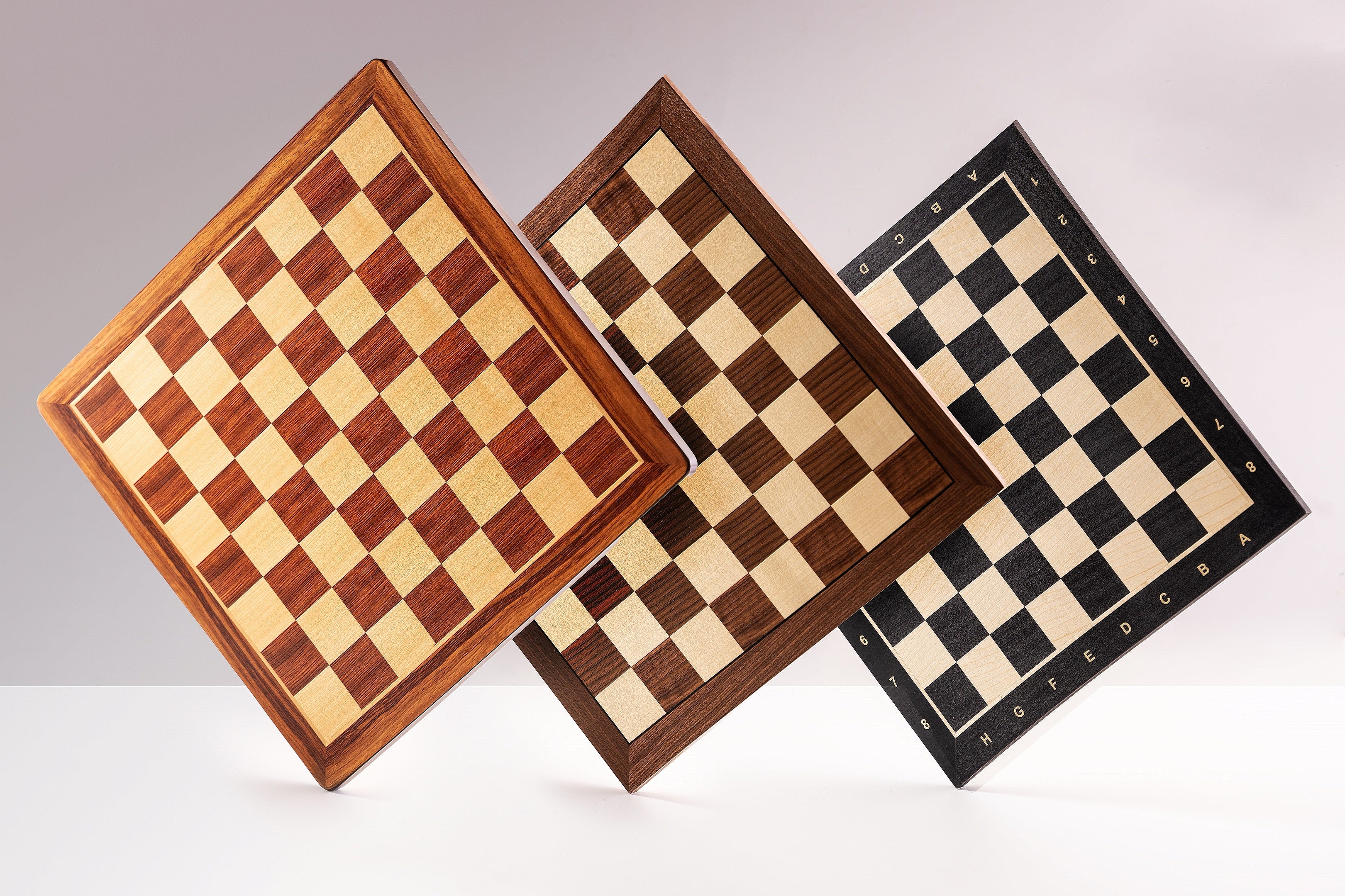 Tablero de ajedrez nº 5 (sin notación) con marco de nogal negro/arce (marquetería) - Exclusivo - Tablero de ajedrez nº 5 (sin notación) con marco de nogal negro/arce (marquetería) - Exclusivo