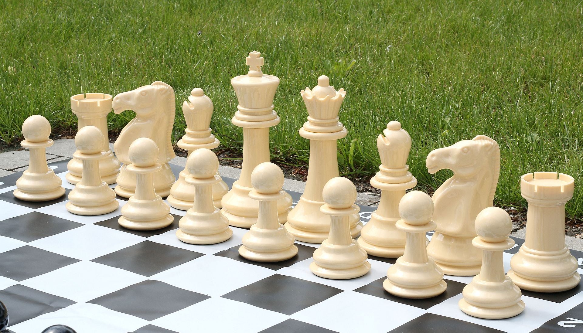 Pequeño juego de ajedrez para exterior / jardín (rey de 20 cm) - piezas + tablero de vinilo - Pequeño juego de ajedrez para exterior / jardín (rey de 20 cm) - piezas + tablero de vinilo