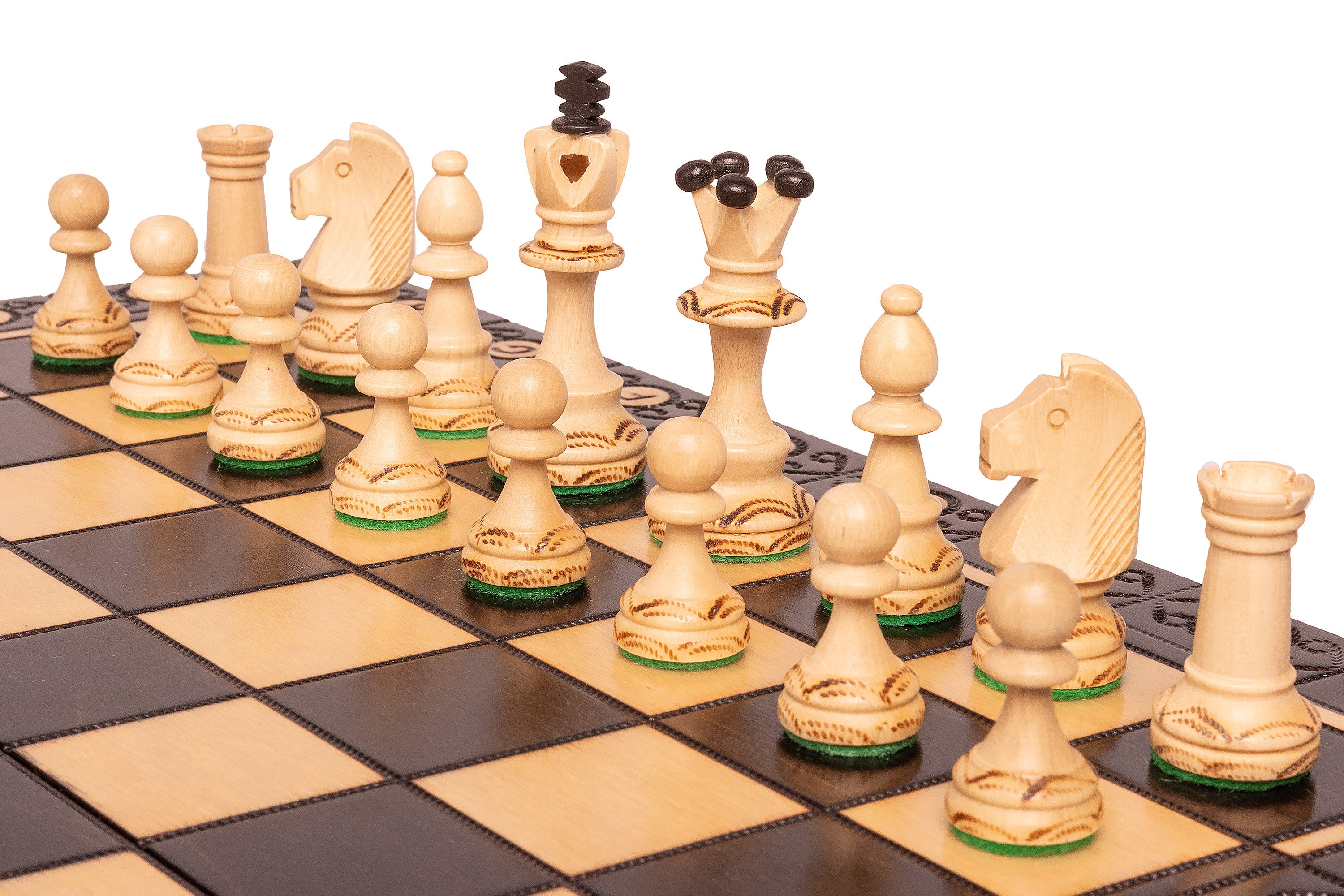 Juego de ajedrez de madera SENATOR 42×42 cm — piezas talladas, negras (rey de 80 mm, con notación, plegable) - Juego de ajedrez de madera SENATOR 42×42 cm — piezas talladas, negras (rey de 80 mm, con notación, plegable)