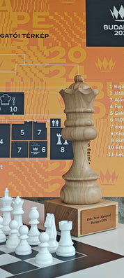 Copa de ajedrez de madera - reina negra