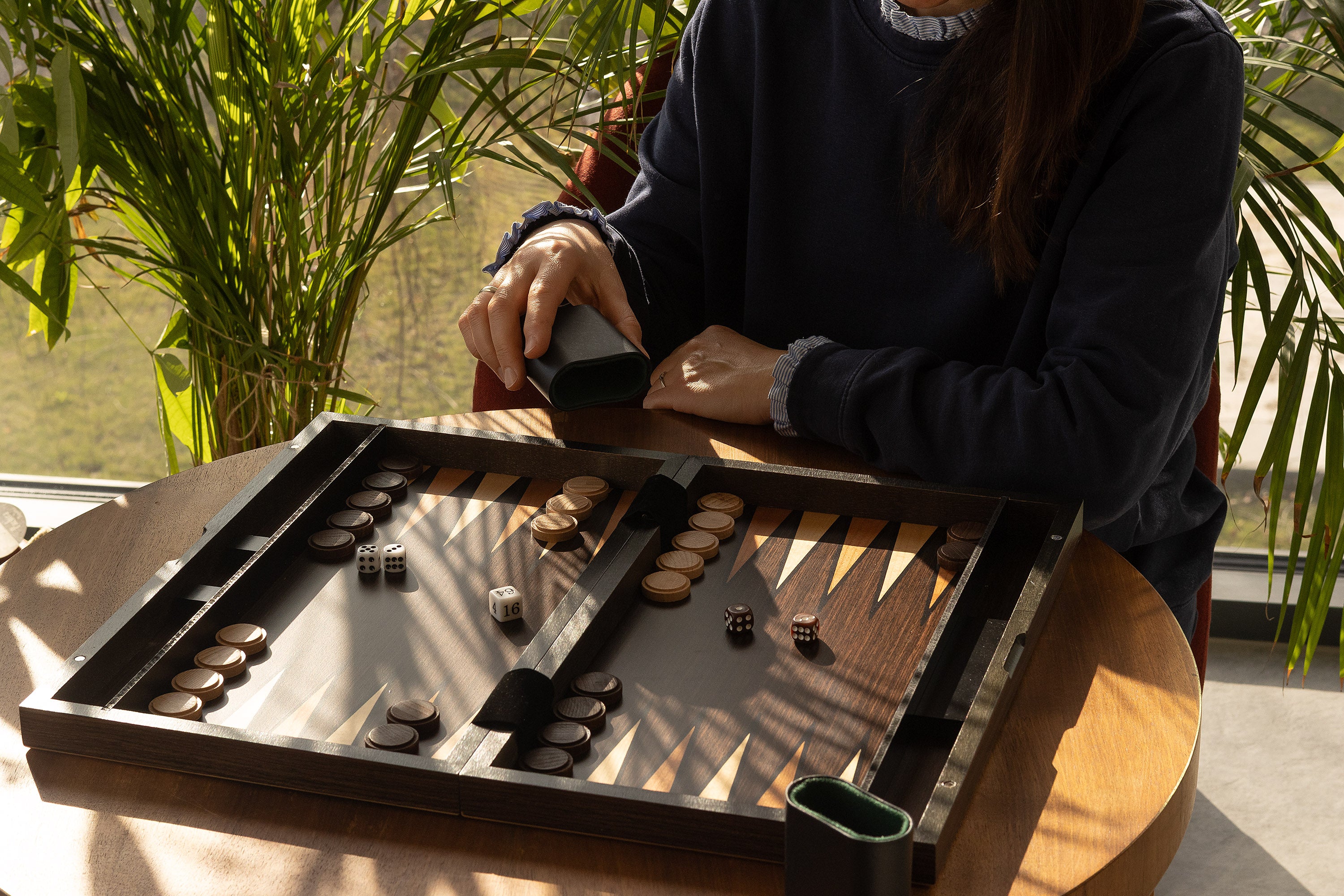 Backgammon en estuche de madera (52 x 43,5 cm) - Backgammon en estuche de madera (52 x 43,5 cm)