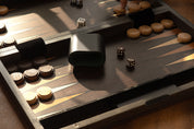 Backgammon en estuche de madera (52 x 43,5 cm)