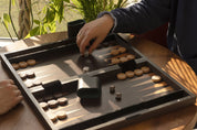 Backgammon en estuche de madera (52 x 43,5 cm)