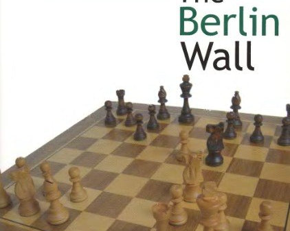 the-berlin-wall-by-john-cox-miekka-okladka-9789185779024.jpg